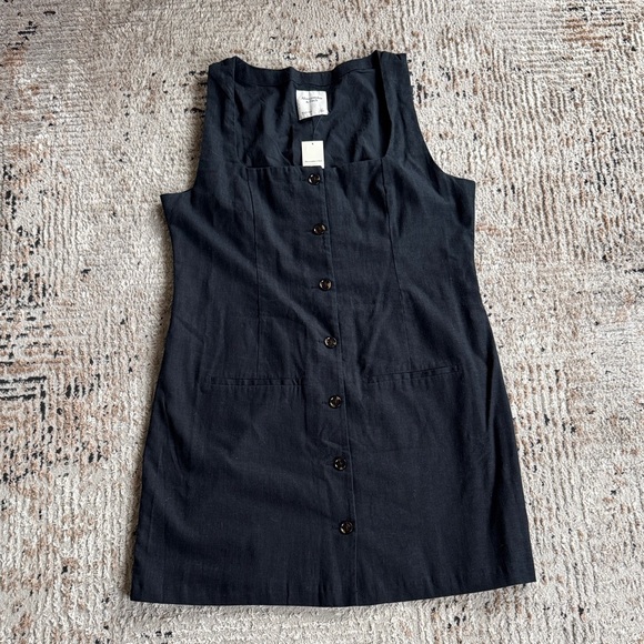 Abercrombie & Fitch Dresses & Skirts - Abercrombie & Fitch Black Button-Front Mini Dress